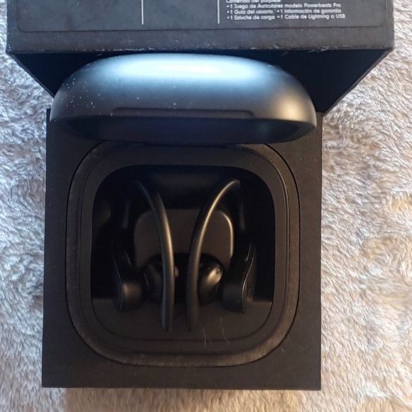 Powerbeats pro by dr.dre - Picture 2 of 4
